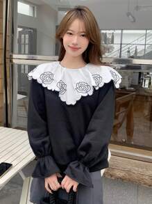 Dazy Designer Thêu hoa Tay áo loe Áo nỉ - Đen và trắng - Xem 6