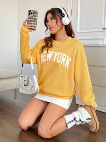 SHEIN EZwear Sudadera Amarilla Con Hombro Caído Y Patrón De Letra Para Mujer - Amarillo - Ver 1