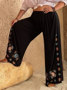 Rusttydustty Plus Size Flower Embroidery Wide Leg Pants - Black - View 1
