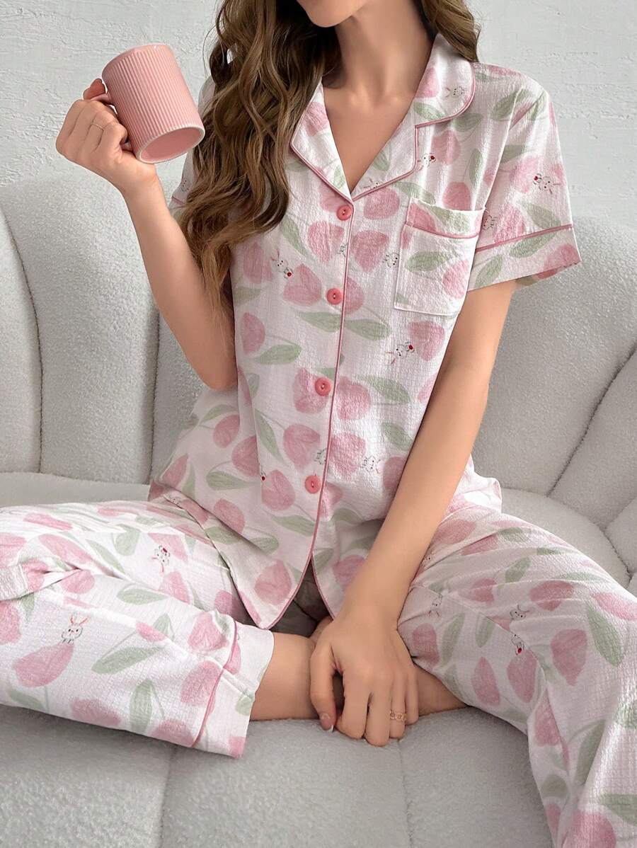 Conjunto De Pijama Para Mujeres De Camisa De Manga Corta Con Estampado De Tulipanes Y Pantalones Largos A Juego - Rosa Pálido - Ver 1