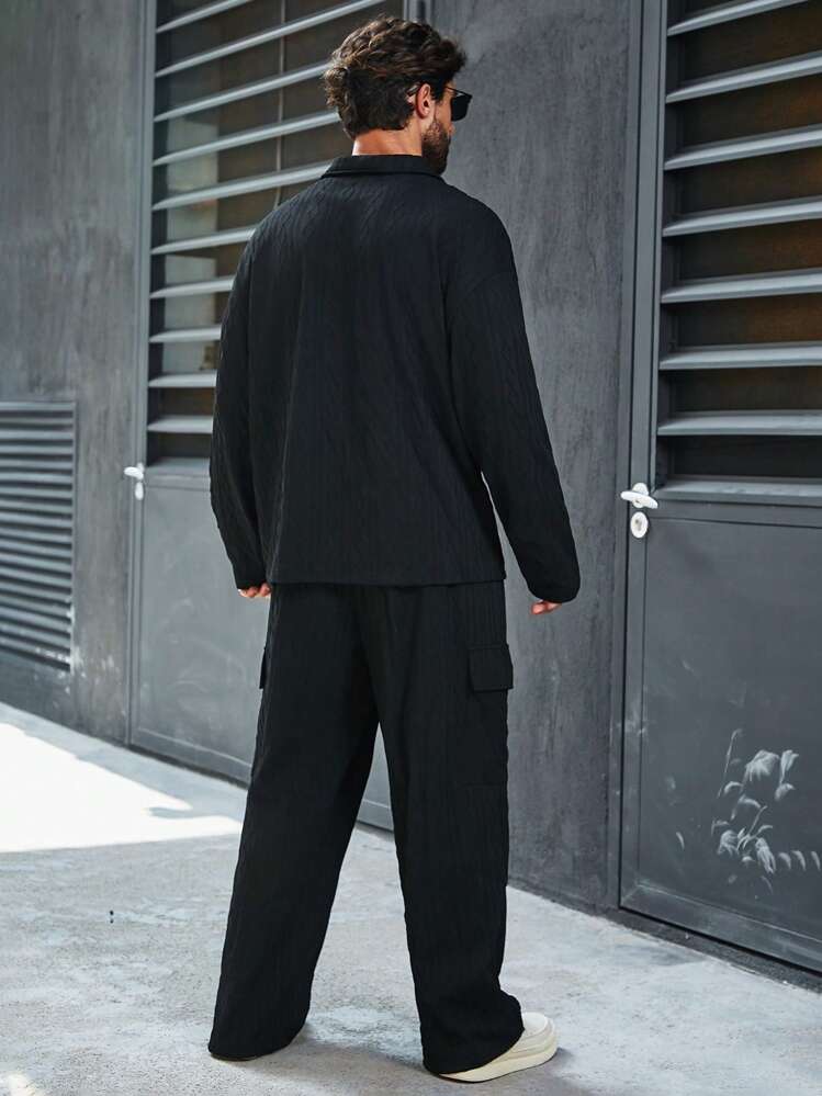 Manfinity Homme 男士大尺碼紋理布料有領上衣和長褲套裝 - 黑色 - 查看 2