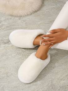 Pantuflas de casa cómodas, cálidas y antideslizantes para mujer en blanco, zapatos de piel, pantuflas esponjosas - Blanco - Ver 4