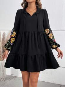 SHEIN Essnce 女士花朵刺繡a字裙連荷葉邊領口 - 黑色 - 查看 3