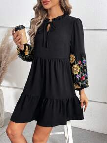 SHEIN Essnce 女士花朵刺繡a字裙連荷葉邊領口 - 黑色 - 查看 6