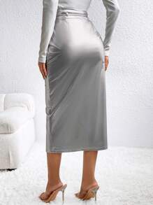 SHEIN Privé 女性前面開叉pu裙,帶有系結 - 銀色 - 查看 2