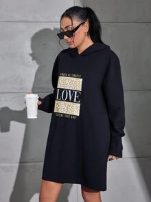 RueChic 女性大尺碼字母印花帽衫連衣裙 - 黑色 - 查看 6