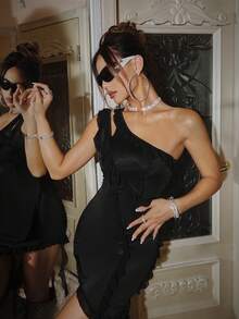 SHEIN ICON 修身一字肩不對稱裙搭配荷葉邊和緞帶 - 黑色 - 查看 6