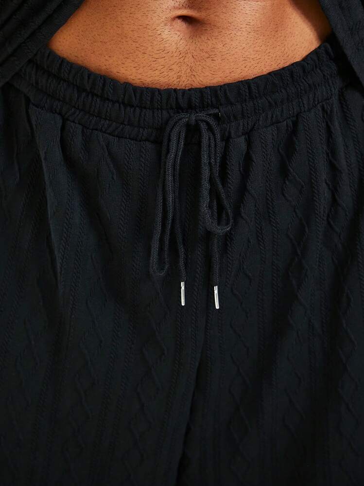 Manfinity Homme 男士大尺碼紋理布料有領上衣和長褲套裝 - 黑色 - 查看 3