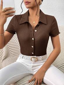 SHEIN Frenchy Camiseta De Manga Corta En Color Sólido Con Botones En La Parte Delantera - Marrón - Ver 2