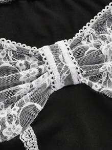 ROMWE 露肩性感修身蕾絲拼接 T 卹 - 黑與白 - 查看 3