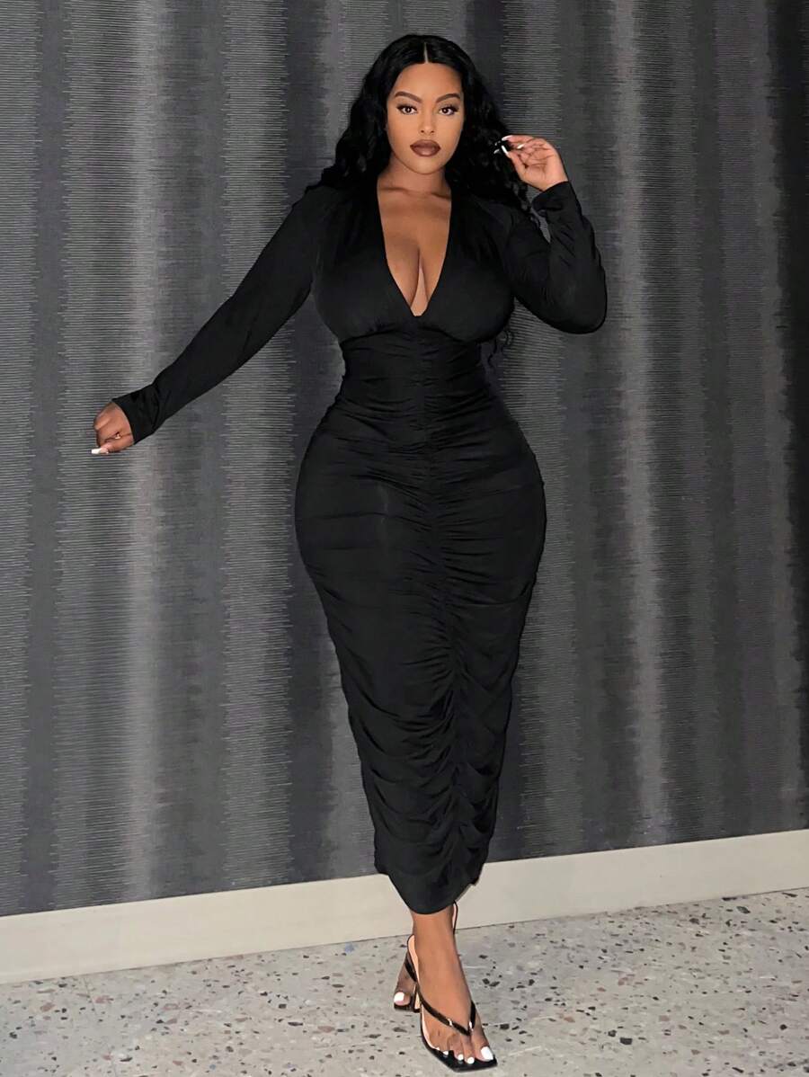 Slaydiva 加大优雅纯色修身深 V 领褶皱加大码连衣裙