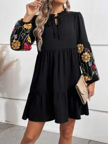 SHEIN Essnce 女士花朵刺繡a字裙連荷葉邊領口 - 黑色 - 查看 4