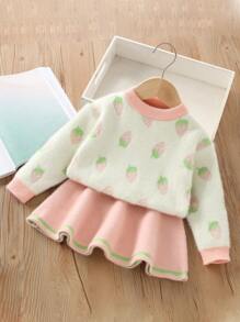 SHEIN Conjunto De Suéter Y Falda Con Patrón De Fresa Para Niñas Pequeñas - Beis - Ver 1