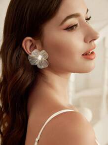 SHEIN Belle 1pair Metallic Flower Shaped Earrings - Silver - View 2