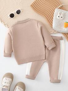 新款冬季男嬰卡通標語圖案毛衣套裝 - 駝色 - 查看 2