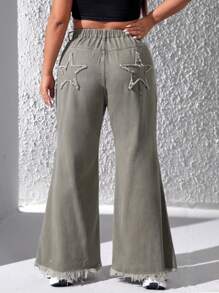 SHEIN EZwear 大尺碼女式放鬆版型牛仔褲,星星補丁和毛邊造型 - 軍綠色 - 查看 1