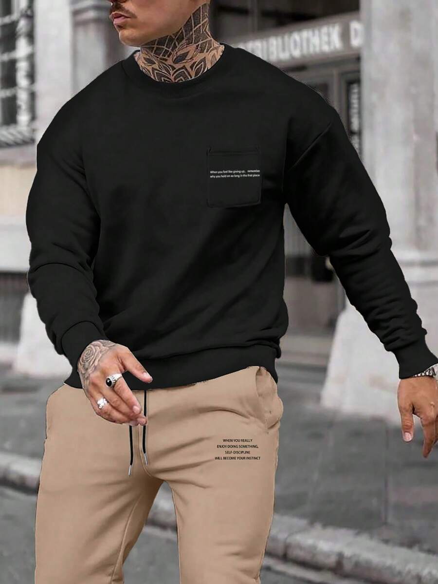 Manfinity Nam Áo nỉ Với In thư Và Mặt trước Túi - màu đen - Xem 1