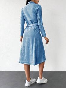 SHEIN Cottnline فستان دنيم جيب قلاب اكمام بشريط ملتف حزام - أزرق فاتح - مشاهدة 4