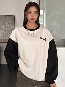 DAZY Khối màu In thư Thả vai Áo nỉ - Đen và trắng - Xem 6