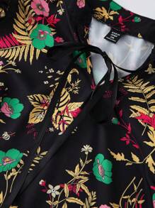 SHEIN LUNE Kích thước lớn Áo Với Đường viền cổ có rãnh , In hoa Và Chi tiết Ruffle - màu đen - Xem 8