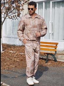 Manfinity LEGND 男士多大碼印花連帽運動衫和運動長褲套裝,帶束口繩 - 杏色 - 查看 3