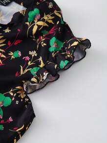 SHEIN LUNE Kích thước lớn Áo Với Đường viền cổ có rãnh , In hoa Và Chi tiết Ruffle - màu đen - Xem 5