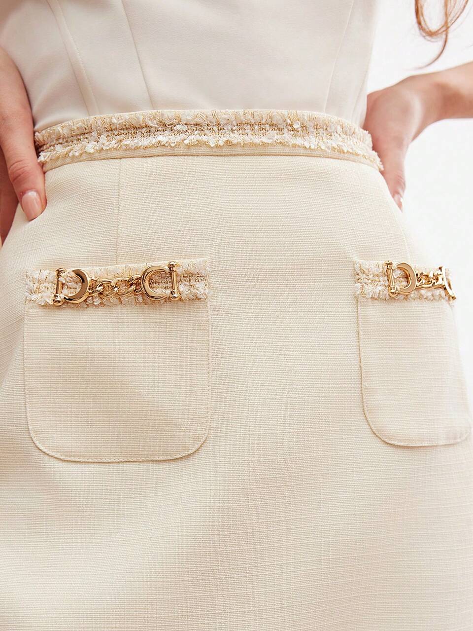 WOVEN WOMEN'S CHAIN DETAIL RAW TRIM PATCH POCKET SKIRT