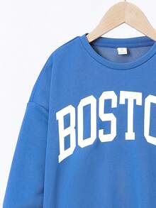 SHEIN 中大童男孩休閒夜光字母印花款圓領套頭衫搭配褲子針織二件套裝 - 霧霾藍 - 查看 3