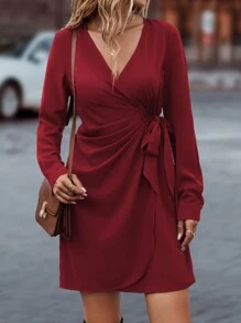 SHEIN LUNE 純色v領圍裹式束帶連身裙 - 酒紅色 - 查看 1