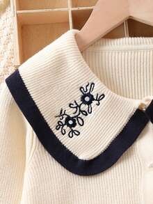 SHEIN 年轻女孩花卉刺绣彼得潘领毛衣和百褶裙套装 - 藍白色 - 查看 7