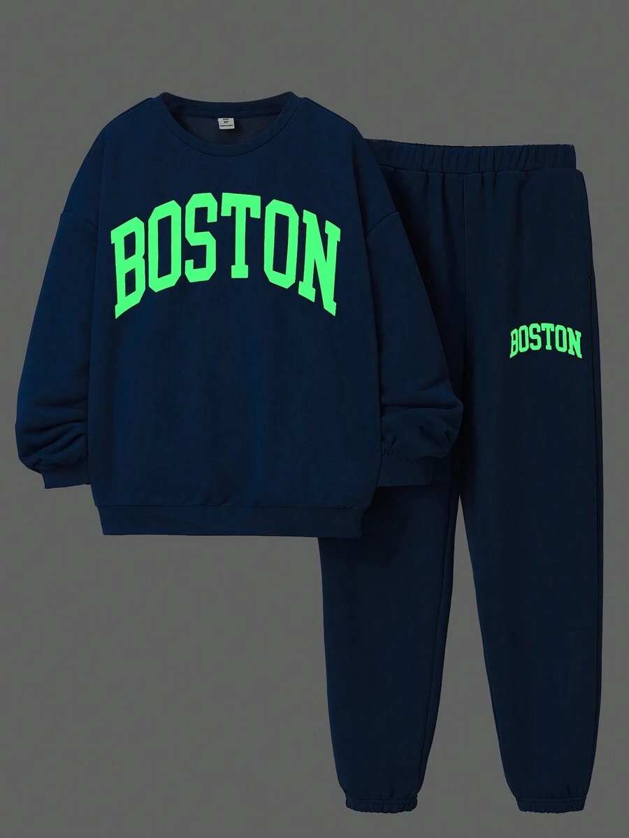 SHEIN 中大童男孩休閒夜光字母印花款圓領套頭衫搭配褲子針織二件套裝 - 霧霾藍 - 查看 1