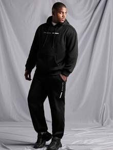 Manfinity Homme Nam Kích thước lớn In thư Áo nỉ có mũ Và Quần thể thao Bộ - màu đen - Xem 5