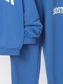 SHEIN 中大童男孩休閒夜光字母印花款圓領套頭衫搭配褲子針織二件套裝 - 霧霾藍 - 查看 5