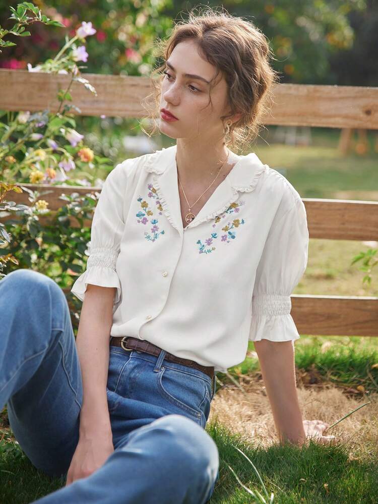 Simple Retro Women's Floral Embroidery Green V-Neck Shirt Summer Clothes Women Gentle Temperament Commuter Office Interview French Elegance