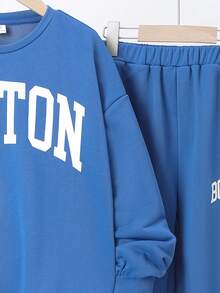 SHEIN 中大童男孩休閒夜光字母印花款圓領套頭衫搭配褲子針織二件套裝 - 霧霾藍 - 查看 4