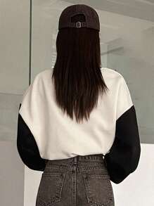 DAZY Khối màu In thư Thả vai Áo nỉ - Đen và trắng - Xem 3