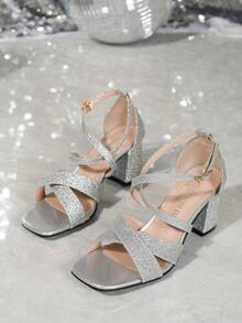 女士新款春夏銀色開放式腳趾交叉綁帶粗跟涼鞋,帶有扣細節 - 銀色 - 查看 3