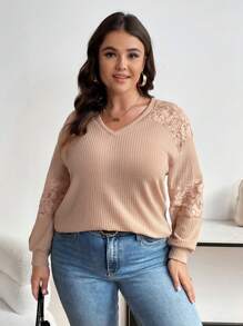 SHEIN Franclia 大尺碼女士純色蕾絲拼接v領t恤 - 卡其色 - 查看 4