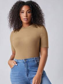 SHEIN BASICS 大尺碼修身短袖針織 T 卹 - 卡其色 - 查看 1
