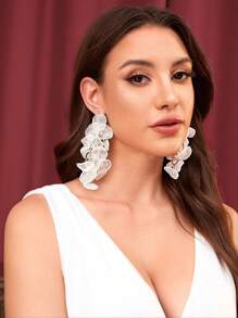 SHEIN Belle 一对欧美风格个性化花朵耳环，适合女性，情人节、母亲节礼物，送给妈妈的完美礼物 - 白色 - 查看 3