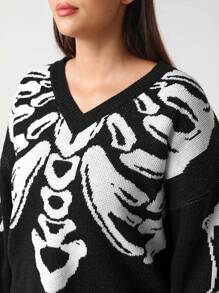 SHEIN Unity Suéter De Talla Grande De Esqueleto Impreso, Holgado, Con Cuello En V Y Hombros Caídos - Blanco y Negro - Ver 7