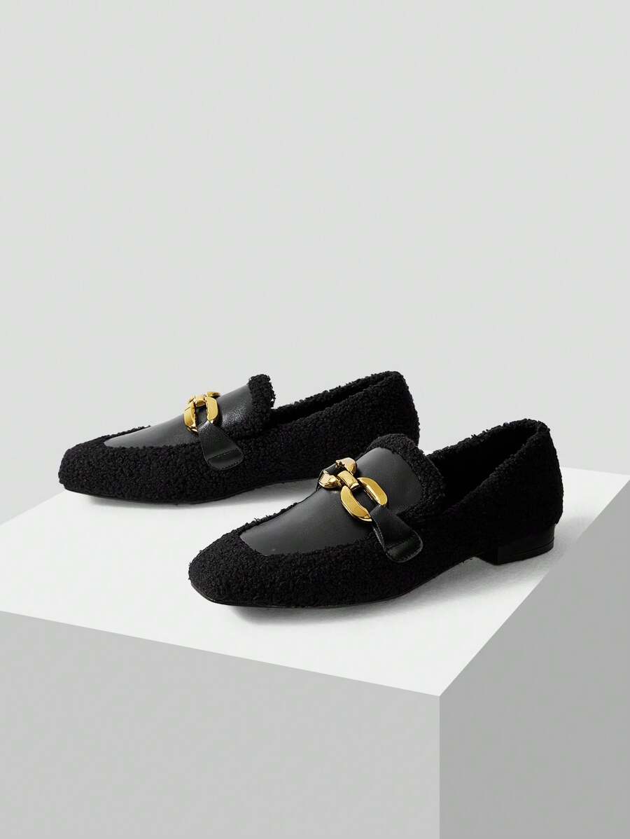 MOTF PREMIUM CHAIN DECOR WOMEN'S FLAT HEEL SHOES WITH FURRY DECORATION - Black - View 1