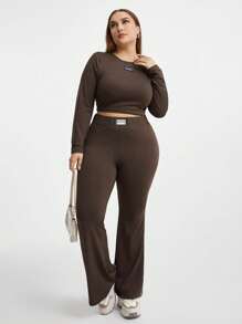 SHEIN Essnce 女裝加大號純色t恤配帶字母貼片及喇叭褲套裝 - 棕色 - 查看 4