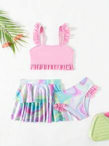 年轻女孩扎染荷叶边装饰两件套比基尼套装和沙滩裙夏季海滩