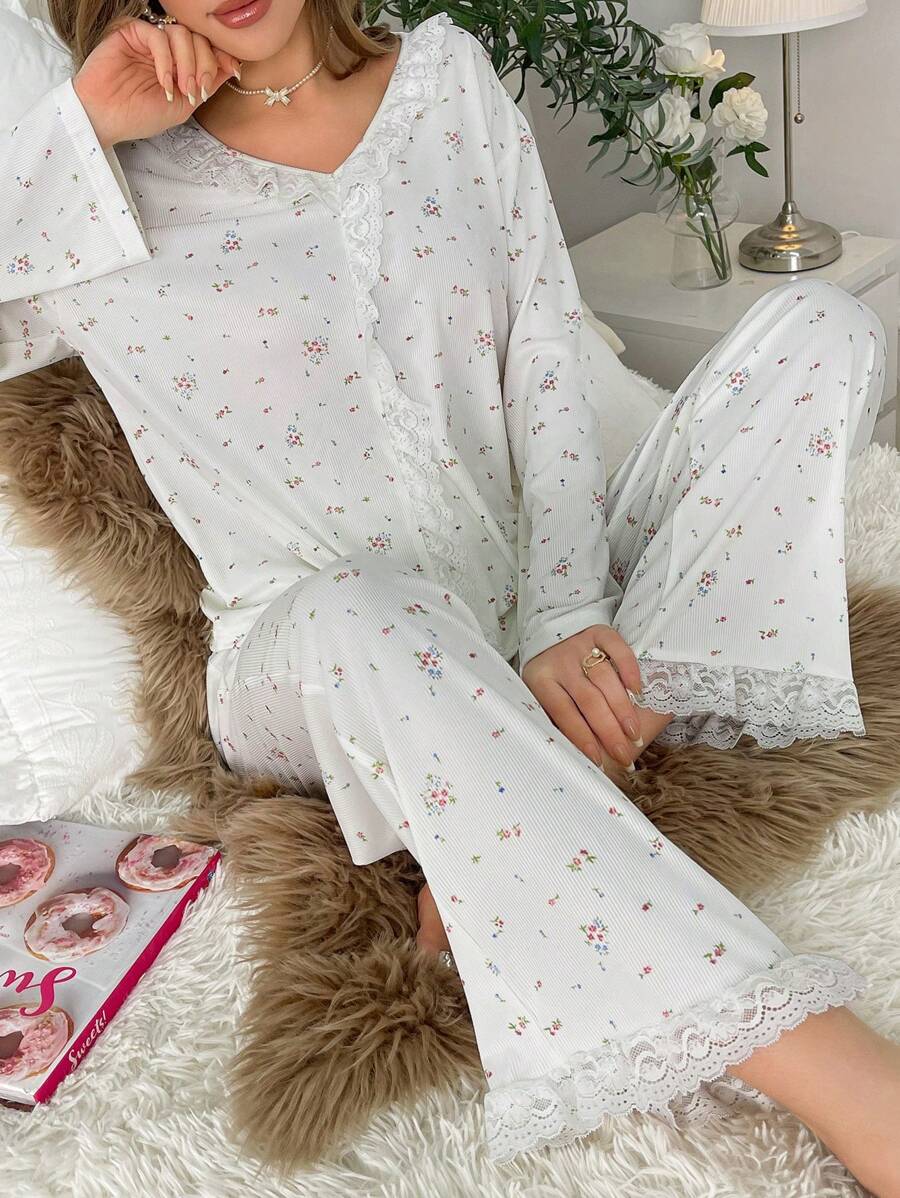Women's Full Floral Print Lace Patchwork Pajama Set - White - View 1