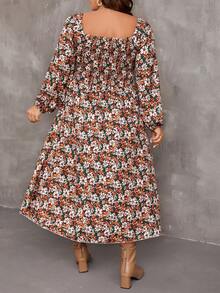 Flirla 大碼花卉印花連身裙,具有甜蜜心型領口,高開叉和帶子腰部 - 彩色 - 查看 2