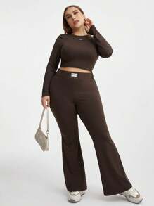 SHEIN Essnce 女裝加大號純色t恤配帶字母貼片及喇叭褲套裝 - 棕色 - 查看 6