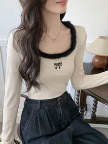 DAZY Của phụ nữ Sang trọng Cạnh Nút hình bướm Thêu Áo thun - Màu be - Xem 5