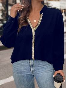 SHEIN CURVE+ Cămașă cu decor cu mărgele cu decolteu în V de mărime plus - Albastru marin - Vizualizare 3