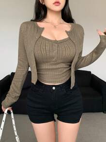 DAZY 女式罗纹吊带背心和纽扣前襟 T 恤两件套，返校服长袖女式上衣 - 軍綠色 - 查看 6